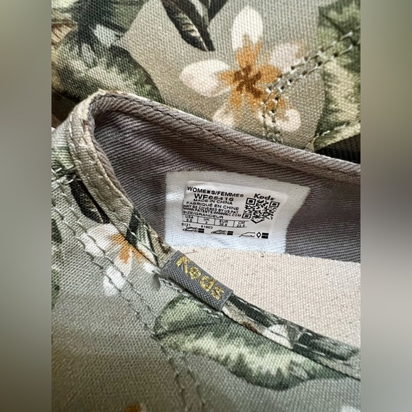 💥 2/$15!! Keds Tropical Floral Canvas Shoes | Casual Summer Vibe 🌿 - Picture 3 of 7